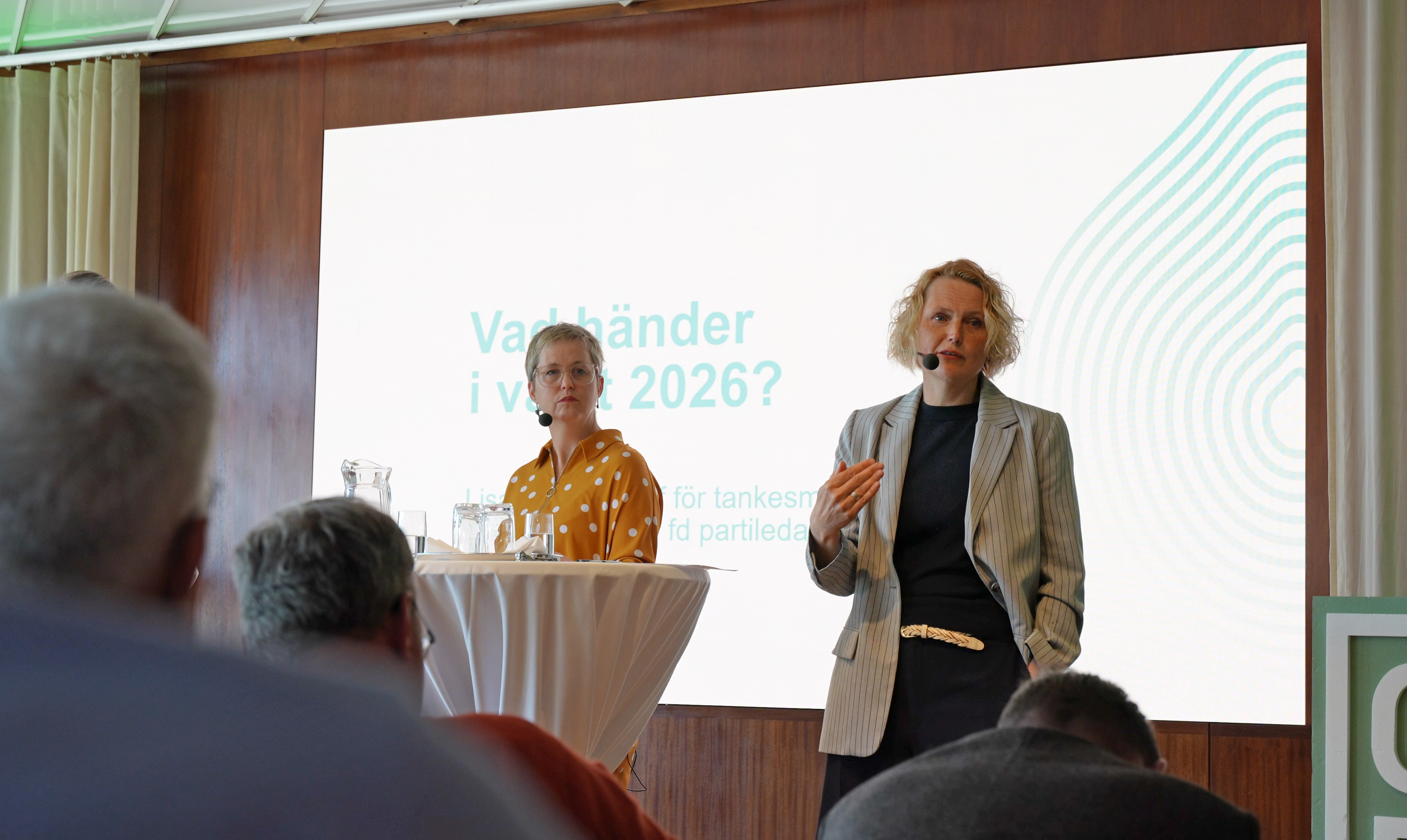 Bild på Lisa Pelling, chef för tankesmedjan Arena Idé, och Anna-Karin Hatt, tidigare partiledare för Centerpartiet.