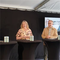 Moderator Johan Grauers, kommunikationschef Gröna arbetsgivare, Emma Terander, arbetsmarknadschef Gröna arbetsgivare, och Patrick Joyce, chefekonom Almega.