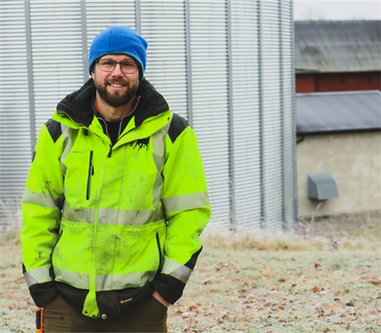 Bild på Mattias Larsson på Abbotnäs säteri.