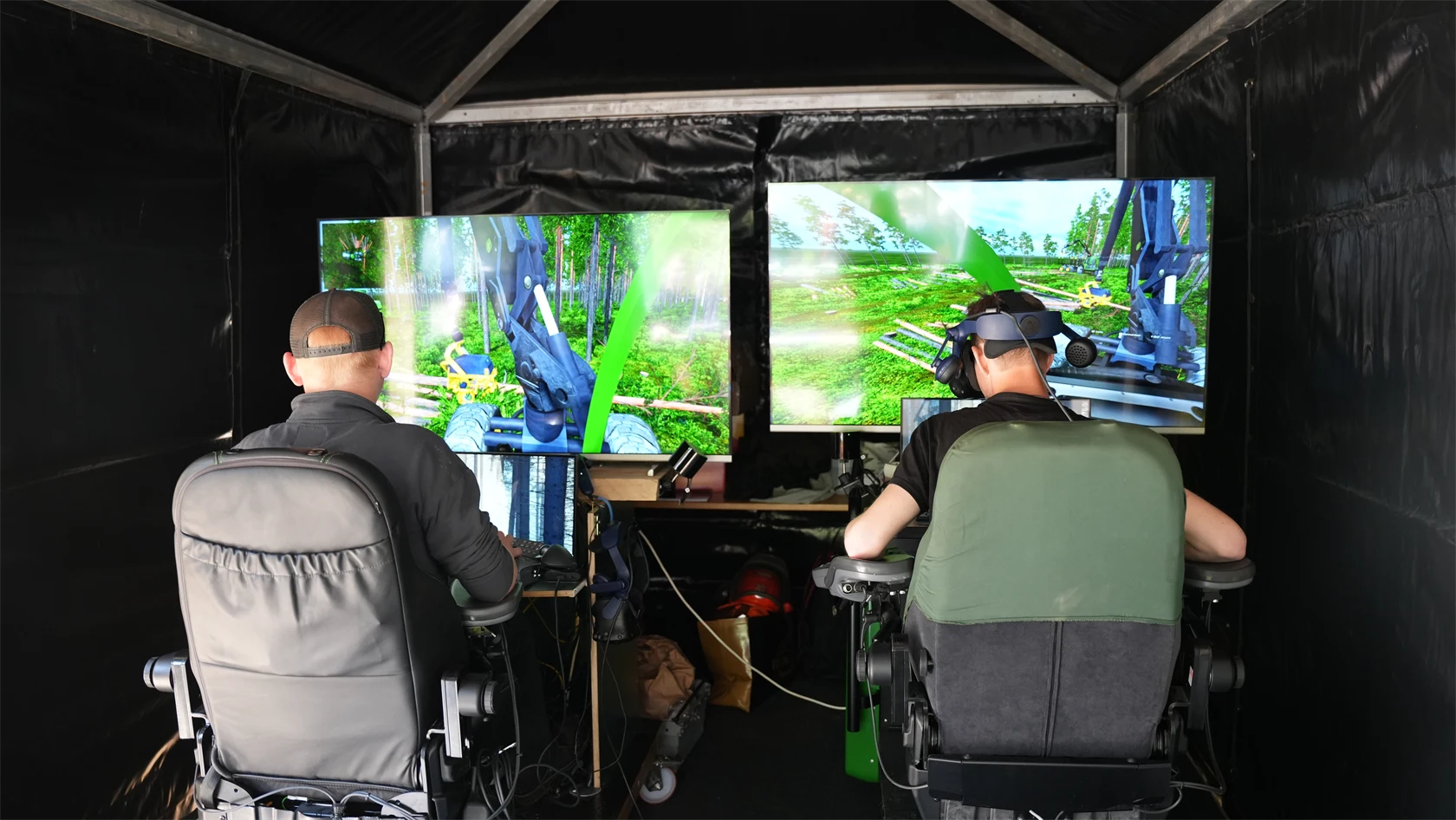 På Campus Wood, ett område på Elmia Wood inriktat på utbildning och kompetensutveckling inom skogsnäringen, fanns möjlighet att bekanta sig med skogsmaskiner i spelet Farming simulator.