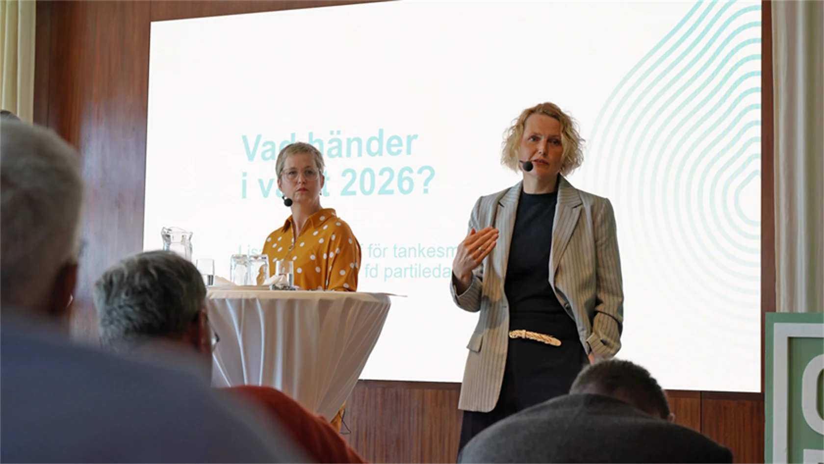 Bild på Lisa Pelling, chef för tankesmedjan Arena Idé, och Anna-Karin Hatt, tidigare partiledare för Centerpartiet.