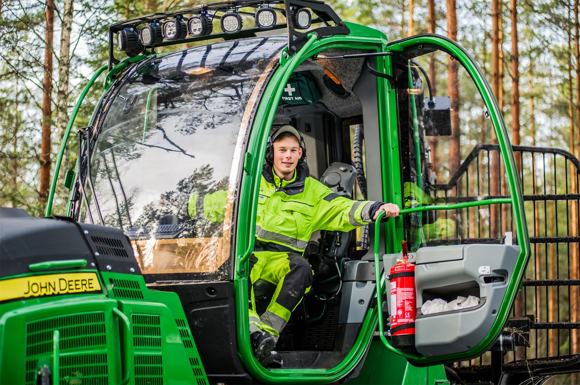 Sänkta arbetsgivaravgifter för unga även över sommaren Gröna