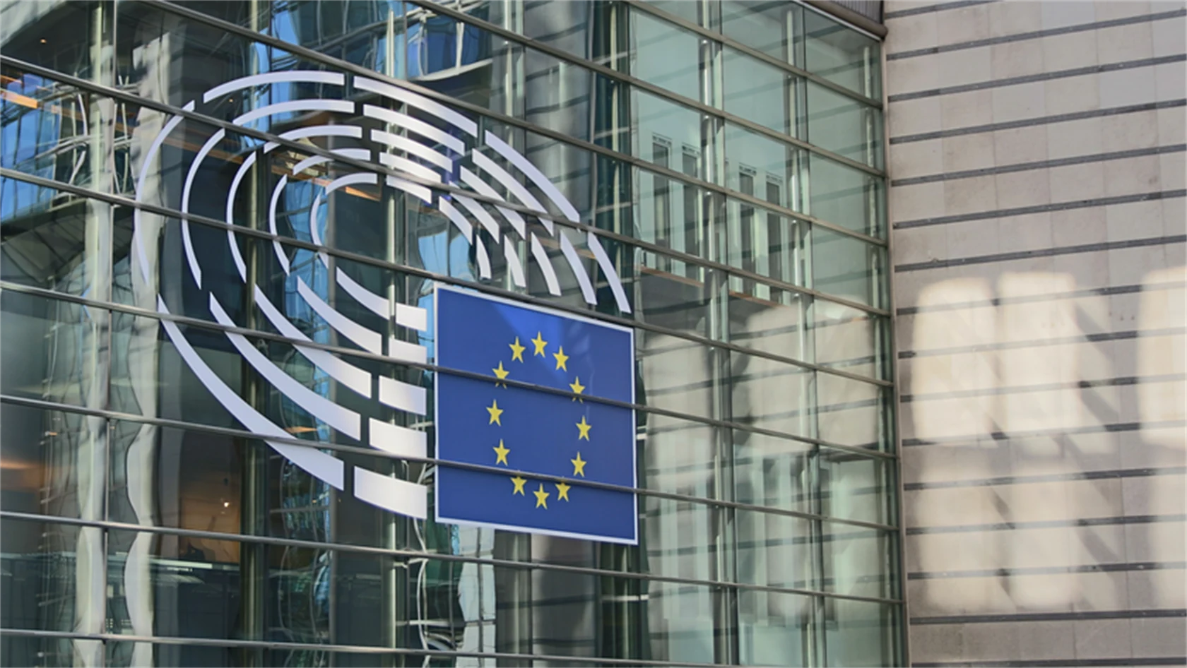 Bild på EU-parlamenets fasad.