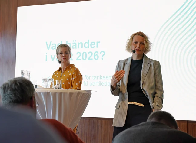 Bild på Lisa Pelling, chef för tankesmedjan Arena Idé, och Anna-Karin Hatt, tidigare partiledare för Centerpartiet.