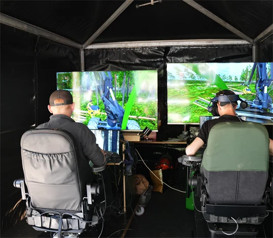 På Campus Wood, ett område på Elmia Wood inriktat på utbildning och kompetensutveckling inom skogsnäringen, fanns möjlighet att bekanta sig med skogsmaskiner i spelet Farming simulator.