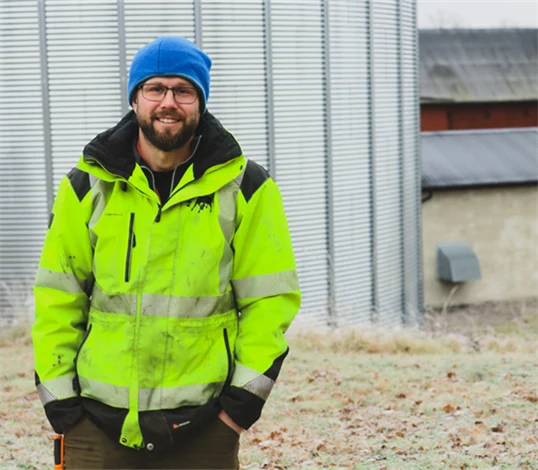 Bild på Mattias Larsson på Abbotnäs säteri.