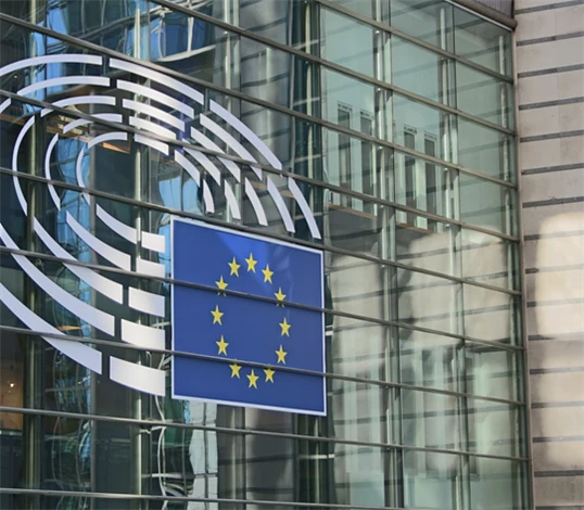 Bild på EU-parlamenets fasad.